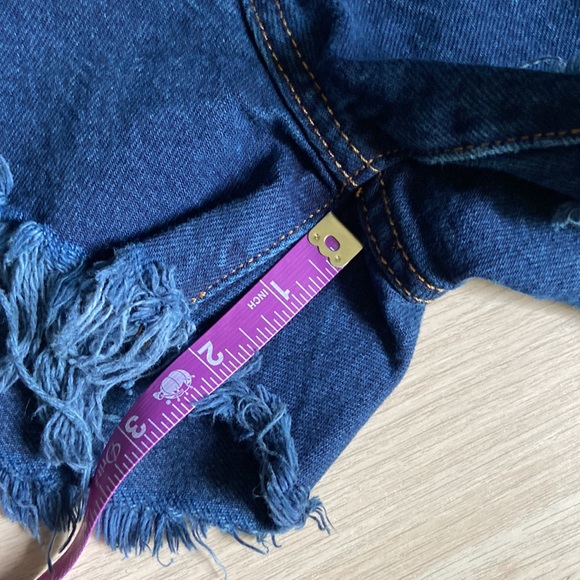 Levi’s 501 High Rise Shorts - Picture 9 of 10